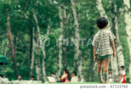 孩子們在立館酒店的花園裡聽古典音樂 孩子們在立館酒店的花園裡聽古典音樂 67133760