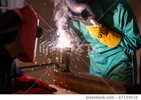 Metal welding steel works using electric arc welding machine Metal welding steel works using electric arc welding machine 67134518