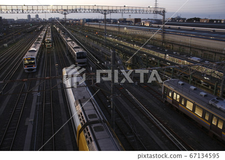 黃昏時在幕張機車車輛中心 黃昏時在幕張機車車輛中心 67134595