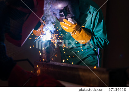 Metal welding steel works using electric arc welding machine Metal welding steel works using electric arc welding machine 67134638