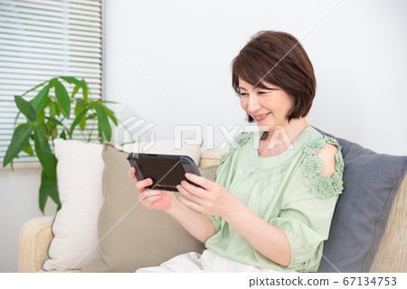 女高管留在家 67134753