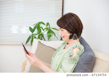 女高管留在家 67134754