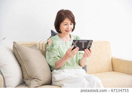 女高管留在家 67134755