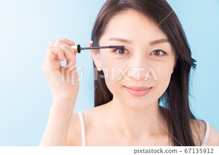 Beauty image mascara 67135912