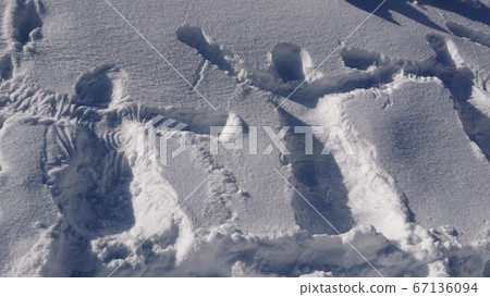 三人形與雪 照片素材 圖片 圖庫