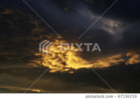 傍晚的天空的光芒 傍晚的天空的光芒 67136159