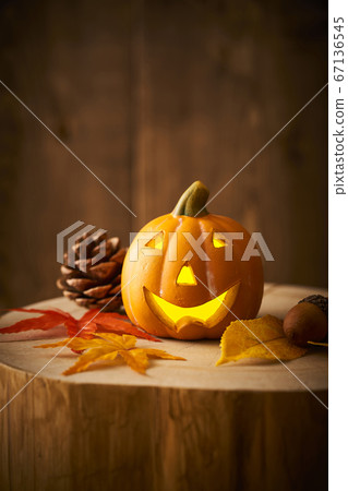 Halloween image on the stump 67136545