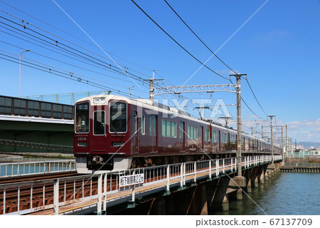 Hankyu Kobe Line 1000 series trains crossing the Kanzaki River Hankyu Kobe Line 1000 series trains crossing the Kanzaki River 67137709
