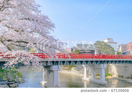 Gifu Prefecture Takayama City Red Railing Nakabashi Spring 67139808
