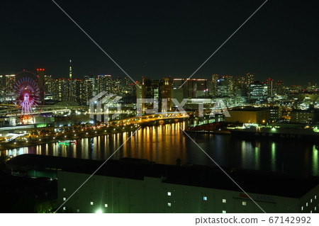 Night view of central Tokyo as seen from the Telecom Center 67142992