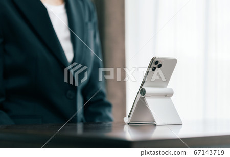 WEB interview image on smartphone WEB interview image on smartphone 67143719