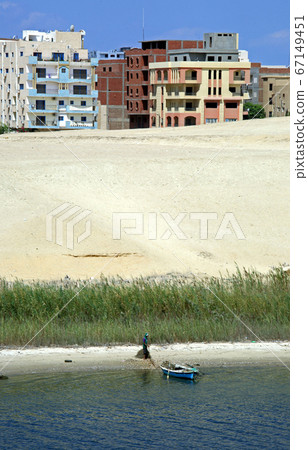 Desert houses and fishermen 67149451