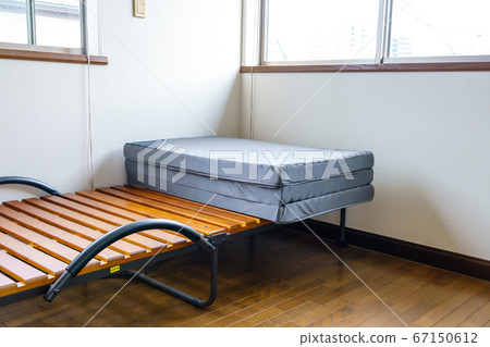 Western-style mattress and snowboard bed 67150612