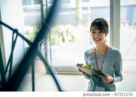 商務辦公女性休閒問卷 67151170