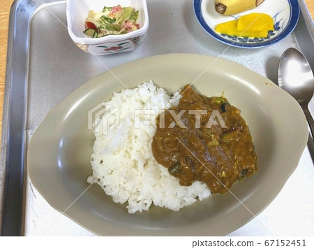 學生食堂裡的咖哩飯 學生食堂裡的咖哩飯 67152451