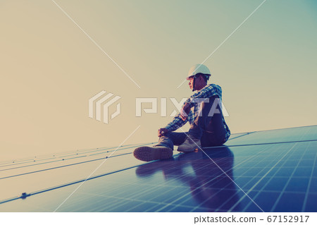 labor working on solar rooftop, Engineering of 67152917