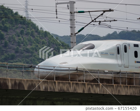 Mizuho N700 series leading car running on the Sanyo Shinkansen Chikusa River bridge Mizuho N700 series leading car running on the Sanyo Shinkansen Chikusa River bridge 67155420