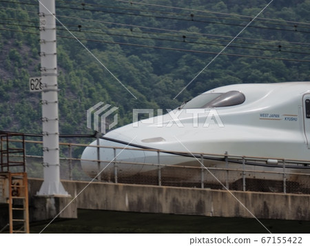 Mizuho N700 series leading car running on the Sanyo Shinkansen Chikusa River bridge Mizuho N700 series leading car running on the Sanyo Shinkansen Chikusa River bridge 67155422