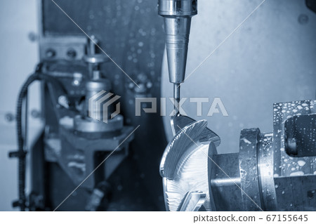 The 5 axis CNC milling machine . The 5 axis CNC milling machine . 67155645