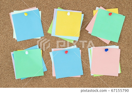 Collection of different colored sheets of note papers 67155790