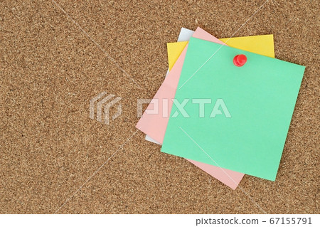 Collection of different colored sheets of note papers 67155791