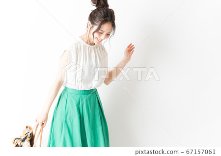 Office casual woman with shoulder bag 67157061