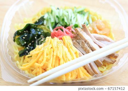 美味的冰鮮雞肉 美味的冰鮮雞肉 67157412