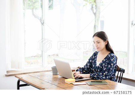 Young women doing telework Young women studying qualification Work style reform Young women doing telework Young women studying qualification Work style reform 67158175