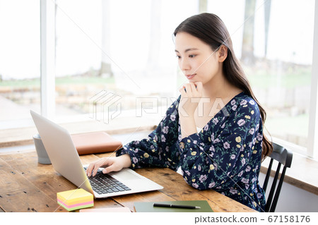 從事遠程工作的年輕婦女學習資格的年輕婦女工作方式改革 67158176