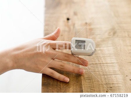 Saturation measurement with pulse oximeter 67158219