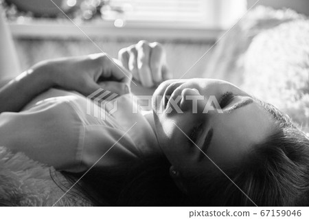 woman in sun light 67159046