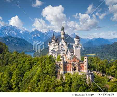 Classic view of Neuschwanstein Castle, Bavaria, Germany 67160646