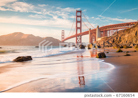 Golden Gate Bridge at sunset, San Francisco, USA 67160654
