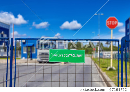 Customs clearance warning sign. 67161732