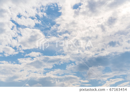 晴朗的雨季,有很多雲 晴朗的雨季,有很多雲 67163454