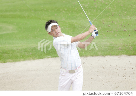 男子擊中掩體射擊 67164704