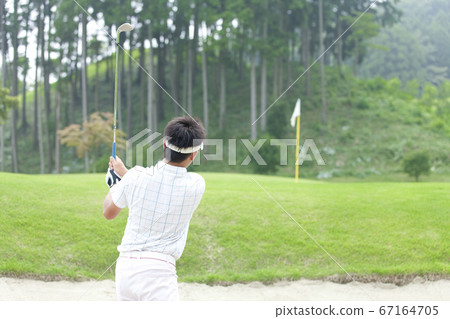 男子擊中掩體射擊 男子擊中掩體射擊 67164705