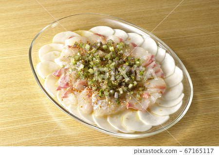 Carpaccio of sea bream and turnips on a transparent flat plate Carpaccio of sea bream and turnips on a transparent flat plate 67165117
