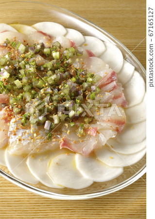 Carpaccio of sea bream and turnips on a transparent flat plate Carpaccio of sea bream and turnips on a transparent flat plate 67165127