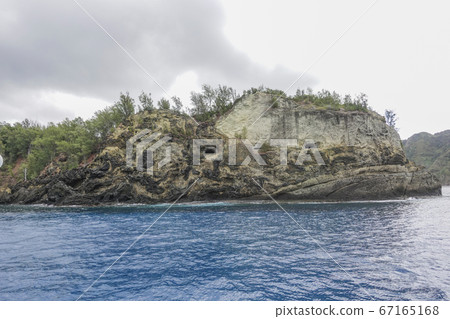 Beautiful islands and blue sea near Ogasawara 67165168