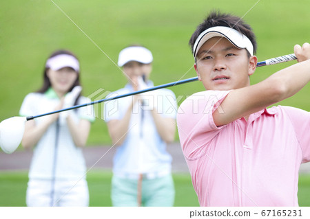 Men and women playing golf Men and women playing golf 67165231