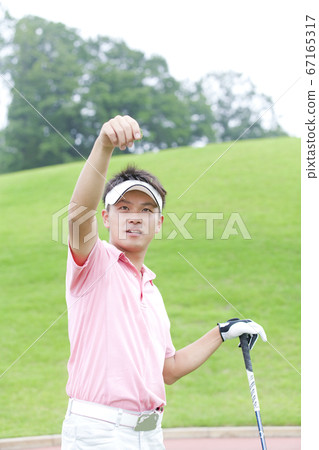 Men who play golf Men who play golf 67165317