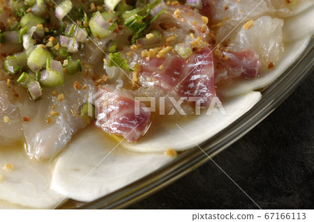 Carpaccio of sea bream and turnips on a transparent flat plate 67166113