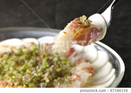 Eat the sea bream and turnip carpaccio on a transparent flat plate Eat the sea bream and turnip carpaccio on a transparent flat plate 67166156