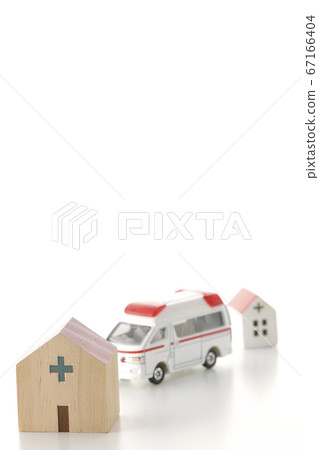 醫院出院或轉移到白色背景的圖像剪切 67166404