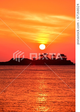 Higashima Island and Ryugu Castle from Hiyoriyama Coast Higashima Island and Ryugu Castle from Hiyoriyama Coast 67168024