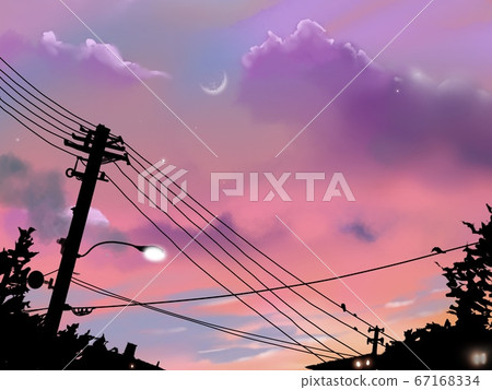 夕陽下的新月，電線桿和樹剪影 67168334