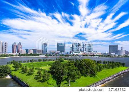 《東京》台場的城市景觀和藍天 《東京》台場的城市景觀和藍天 67168582