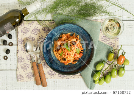 Neapolitan-style spaghetti 67168732