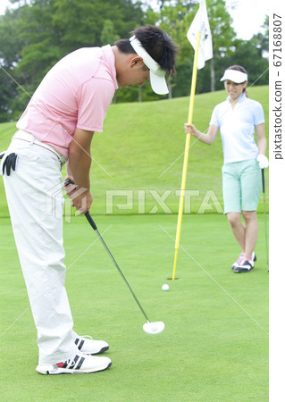 Men and women playing golf 67168807